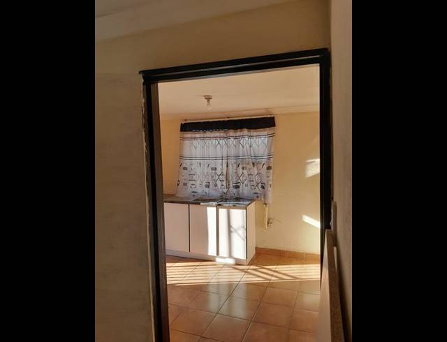 6 BEDROOM HOUSE FOR SALE IN LEACHVILLE EXT 3